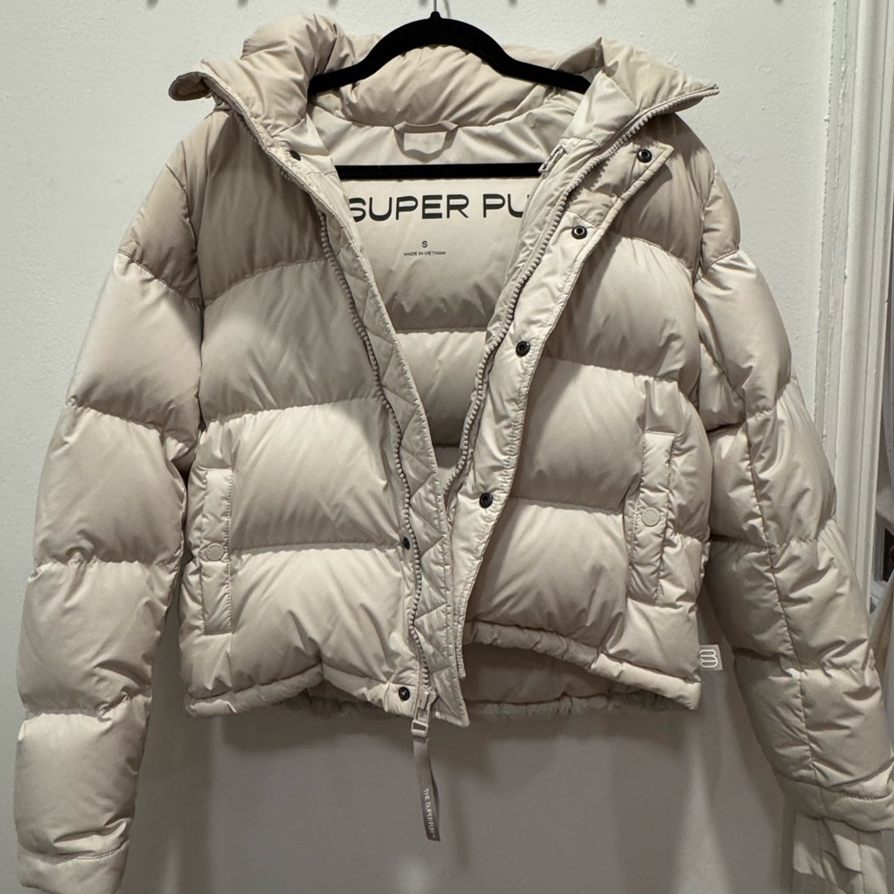 Aritzia Super Puff Shorty